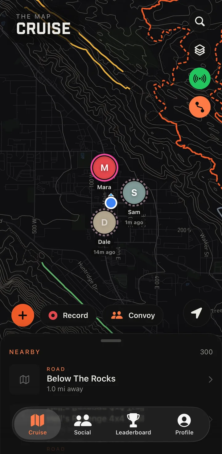 A convoy on the Ohver map: one driver live, one last seen 1 minute ago, and one last seen 14 minutes ago, shown faded.